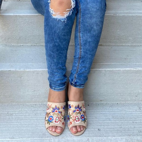 Floral Aldo mules - Picture 1 of 5